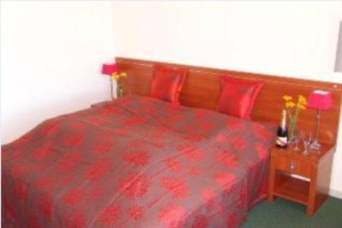 Double or Twin Room image 2
