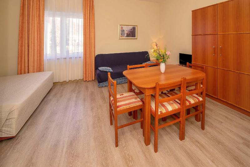 Apartment with Mountain View image 2