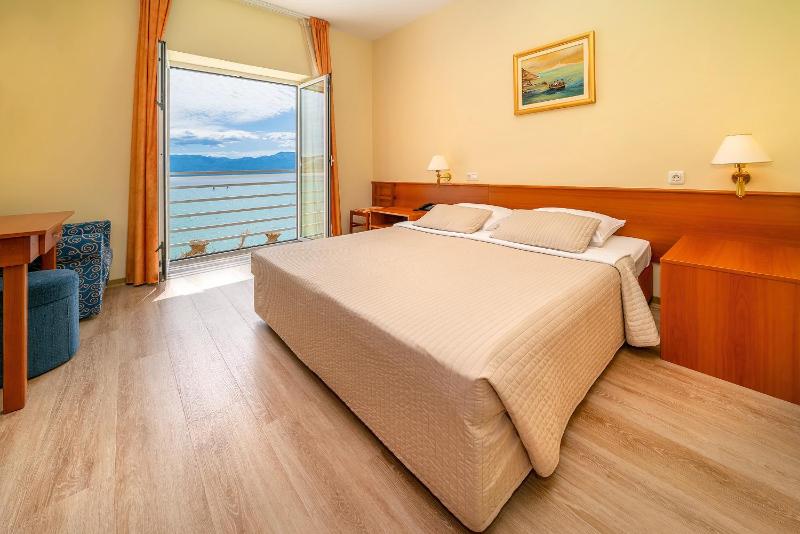Superior Double or Twin Room with Sea View image 1