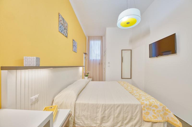 Economy Double Room image 4