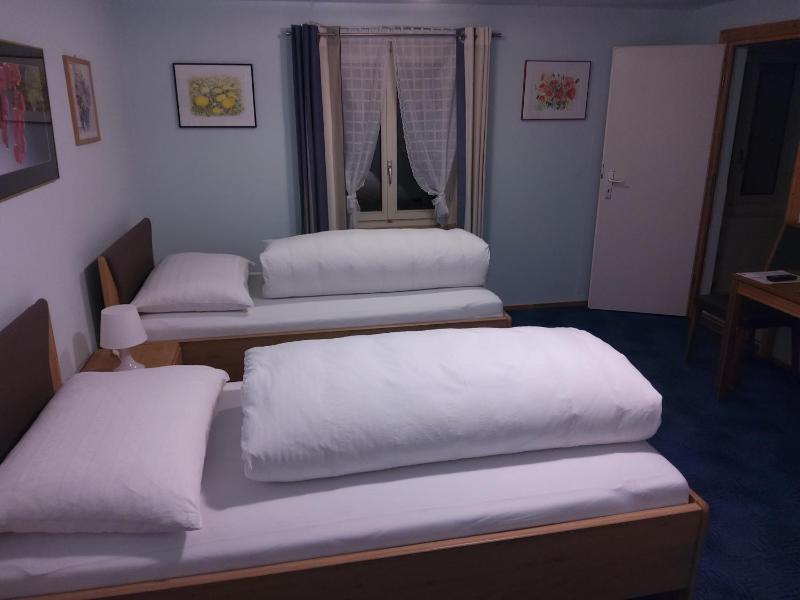 Twin Room image 4