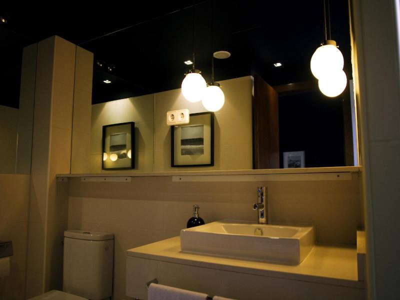 Double or Twin Room image 4