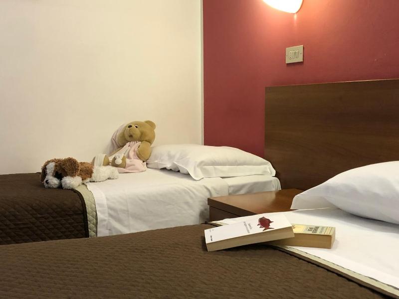 Standard Triple Room image 3