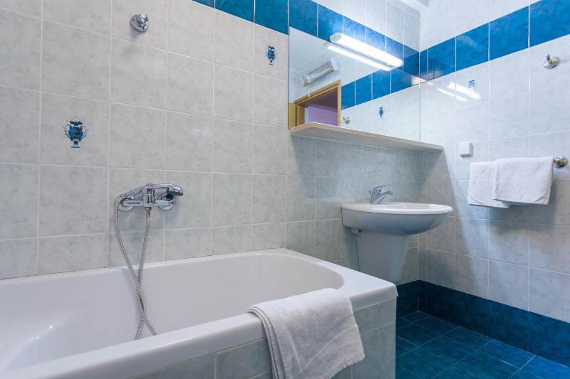 Two-Bedroom Apartment with Balcony and Sea View image 3