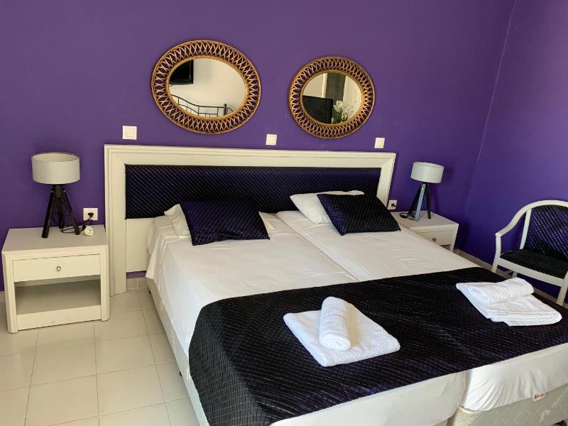 Luxury Triple Room image 1
