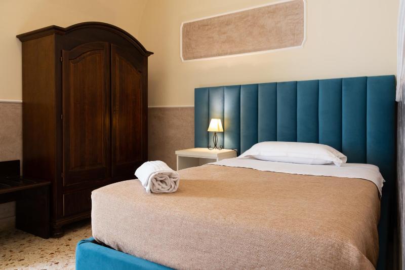 Standard Single Room with Private External Bathroom image 3