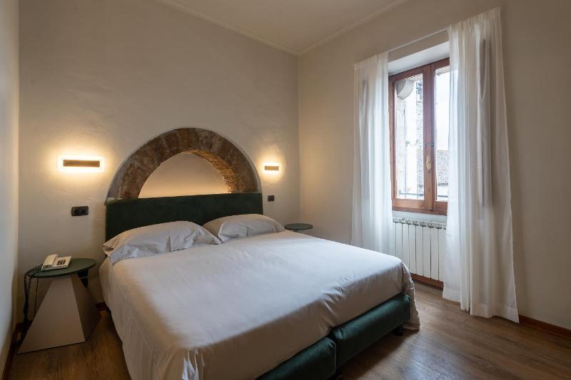 Superior Double Room image 1