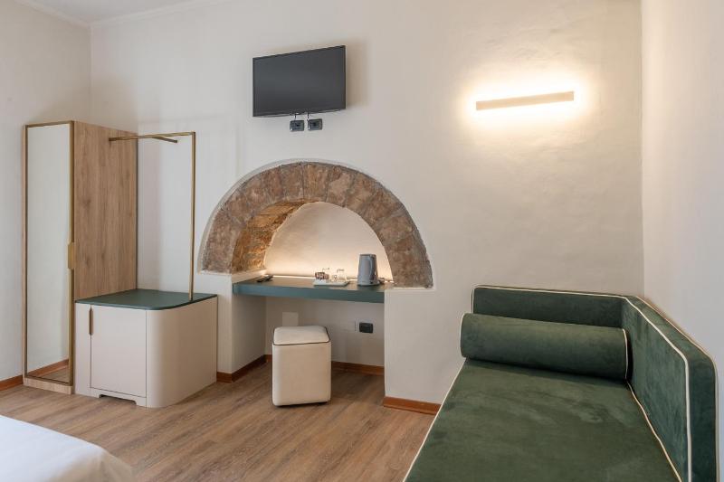 Superior Double Room image 4