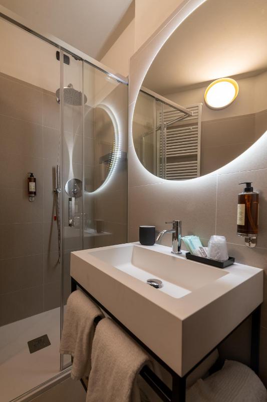 Superior Double Room image 3
