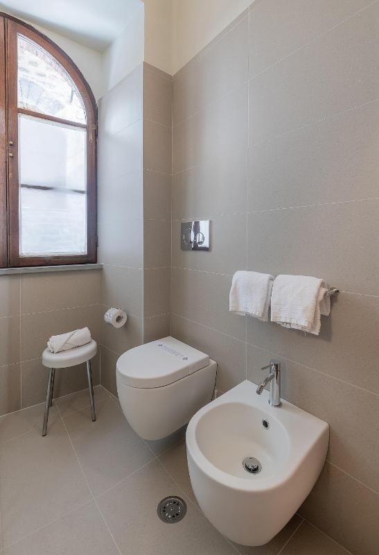 Standard Quadruple Room image 3