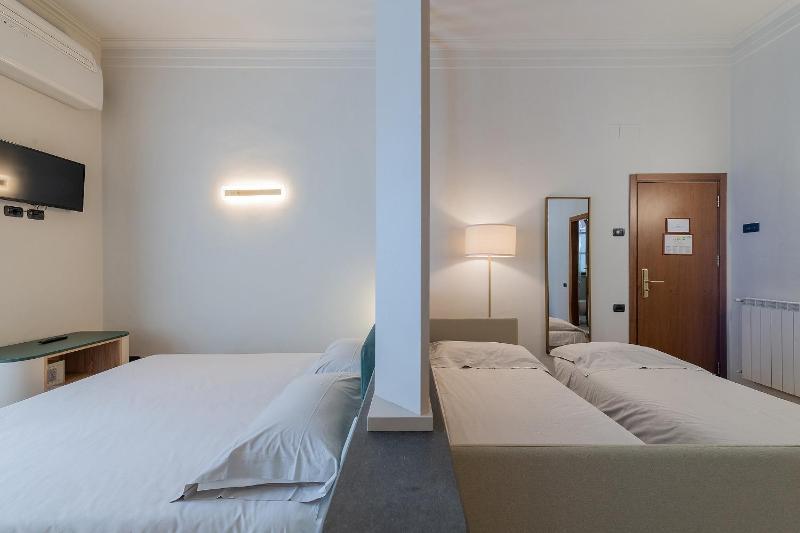 Standard Quadruple Room image 1
