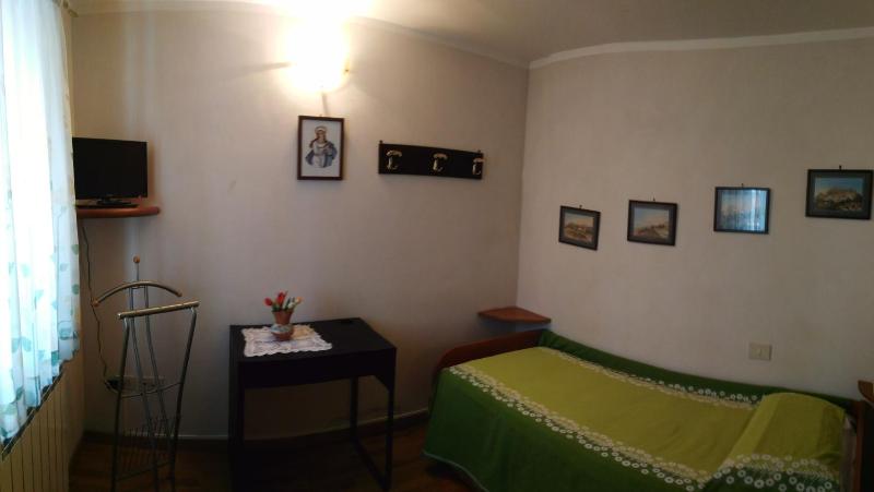 Single Room image 2
