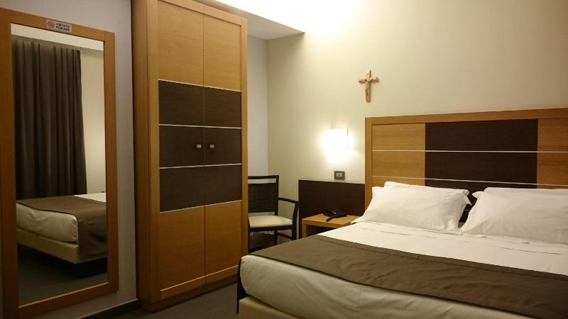 Superior Double or Twin Room with Terrace image 1