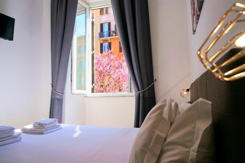 Standard Double Room image 2