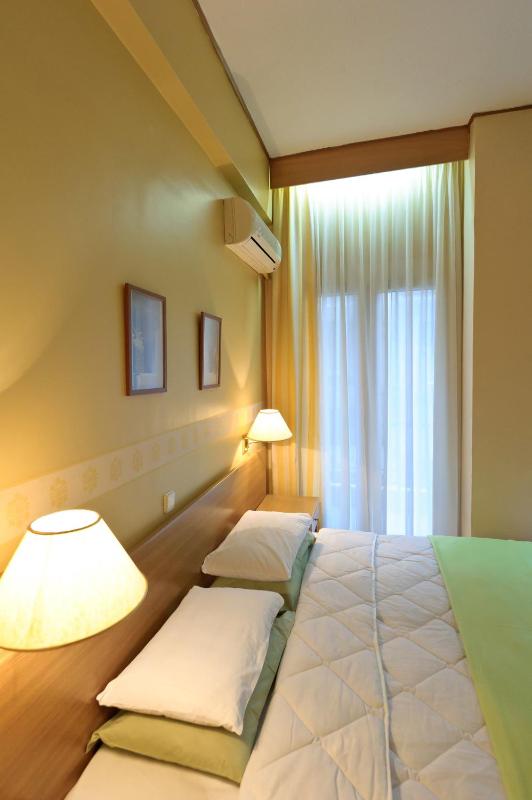 Twin Room image 2