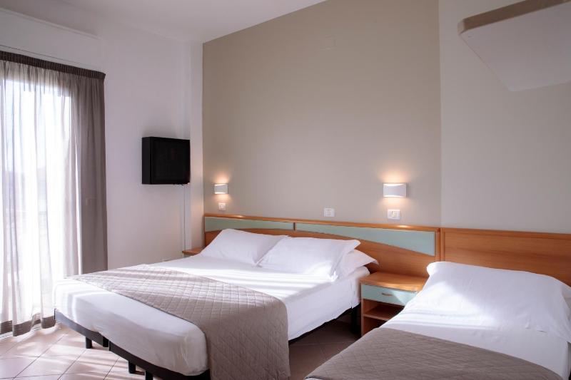 Comfort Triple Room image 1