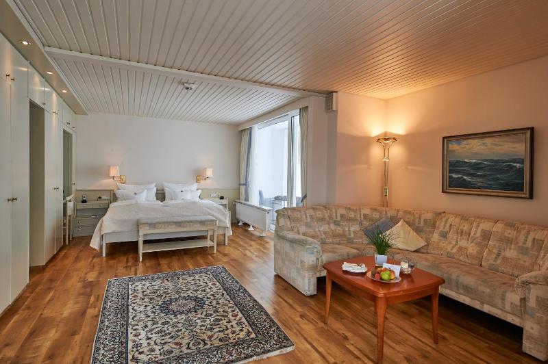 Junior Suite with Partial Sea View image 1