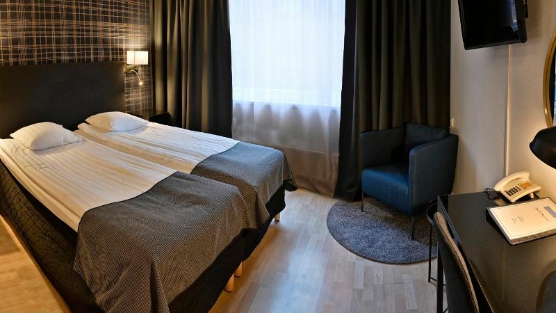 Twin Room with Extra Bed image 1