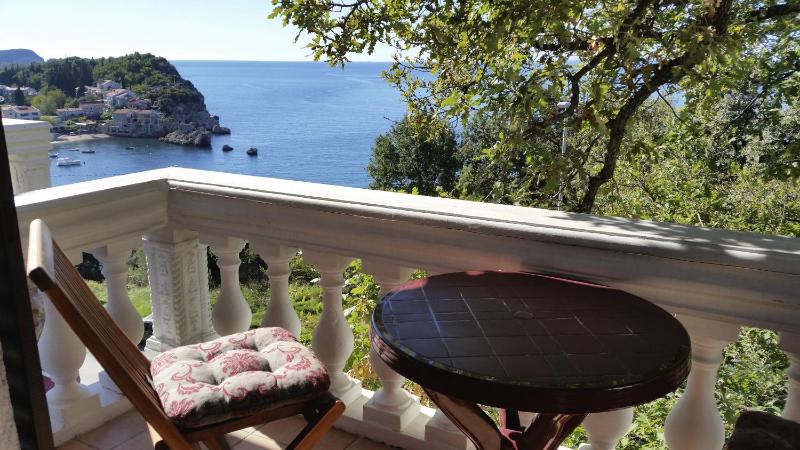 Comfort Double Room with Balcony and Sea View image 2