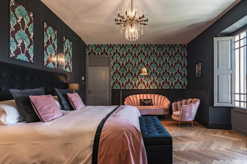 Superior Double or Twin Room with Pool View image 3