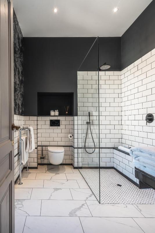 Deluxe Double or Twin Room image 3