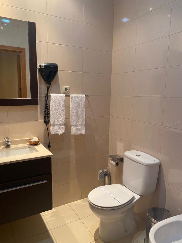 Twin Room image 2