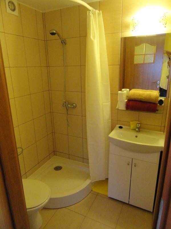 Small Single Room image 3