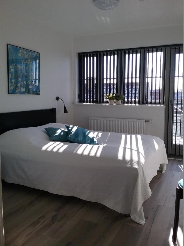 Small Twin Room image 2