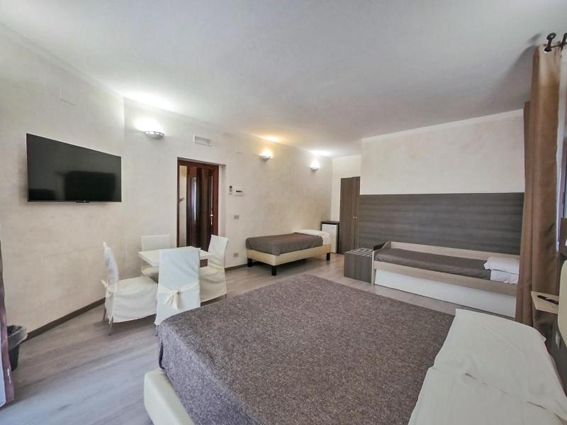 Quadruple Room image 1