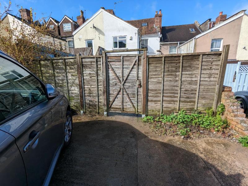 Five bed terrace family home Bristol w parking - image 23