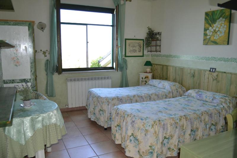 Twin Room with Mountain View image 3