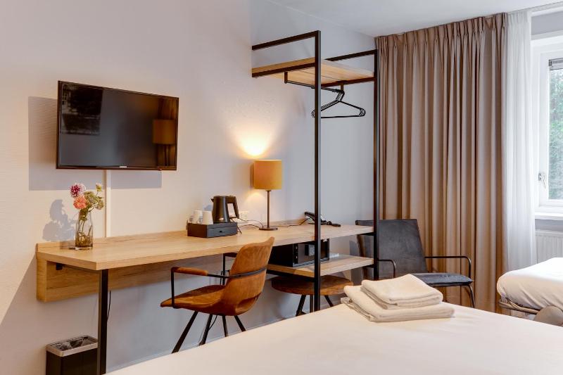 Double Room with Kingsize Bed image 4
