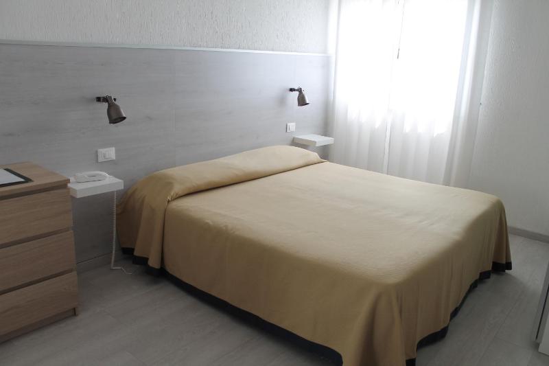 Single Room image 3