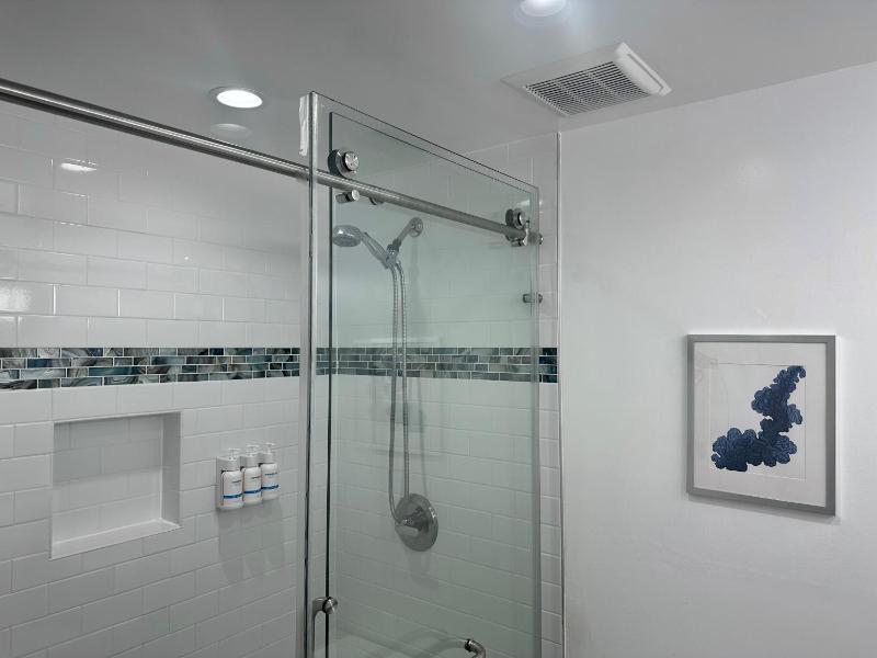 Executive Two Queen Room with Balcony image 4