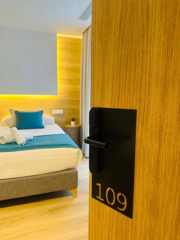 Deluxe Double Room image 1