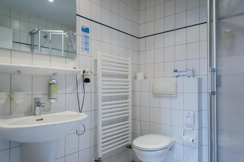 Single Room image 3