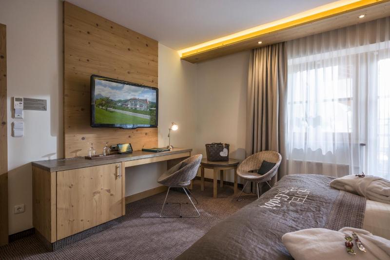 Double Room with Extra Bed image 3