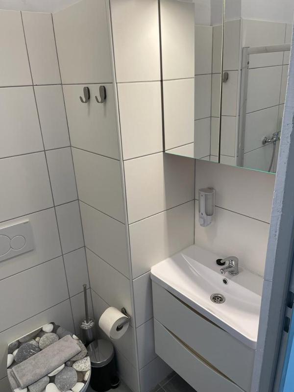 Budget Studio Apartment image 3