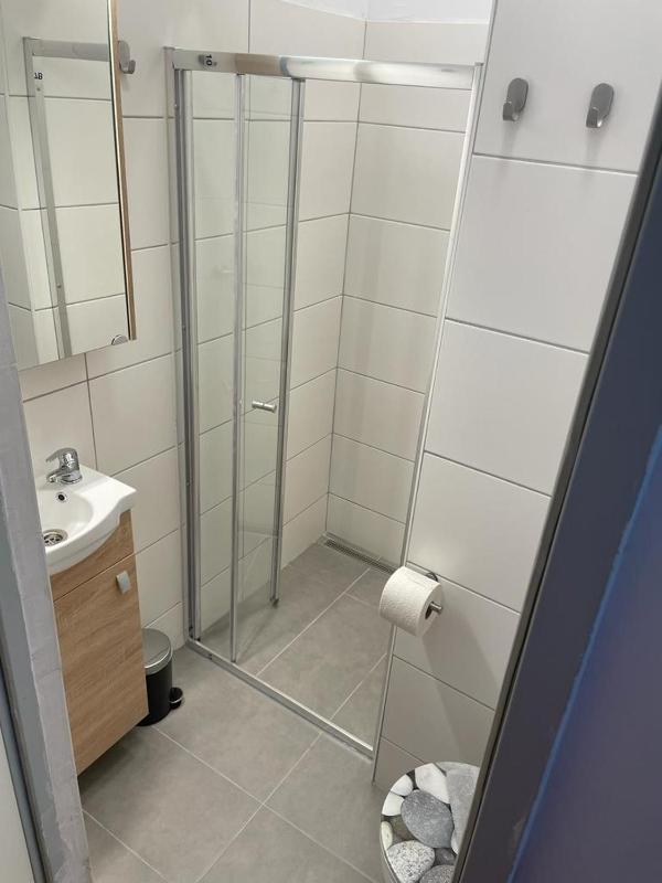 Budget Studio Apartment image 4