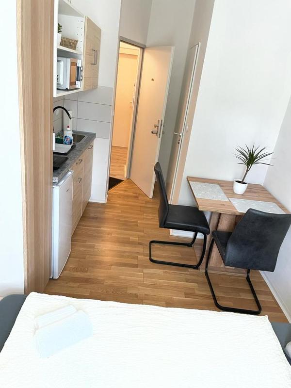 Budget Studio Apartment image 2