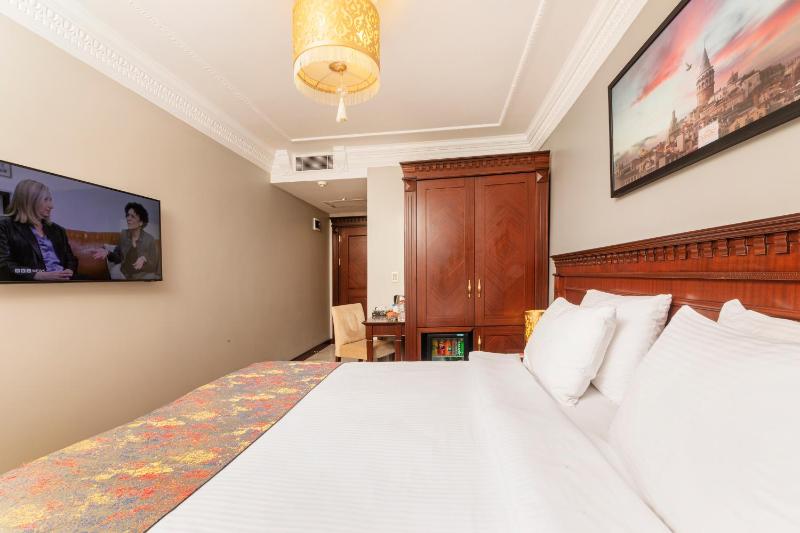 Standard Double or Twin Room image 4