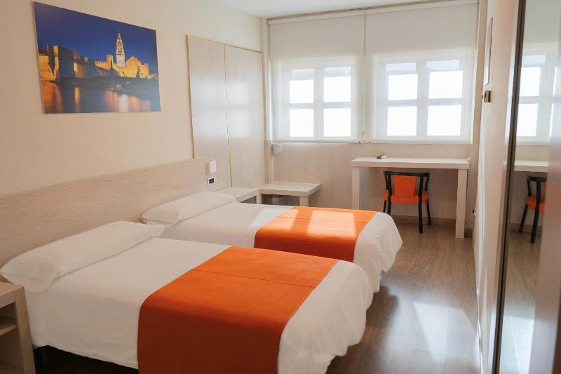 Standard Double Room image 4