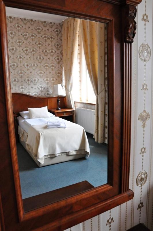 Single Room image 4
