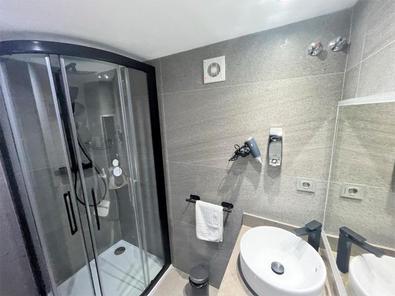 Double Room image 1