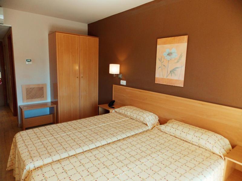 Twin Room image 1