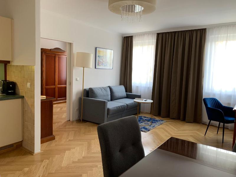 Superior One Bedroom Apartment image 3