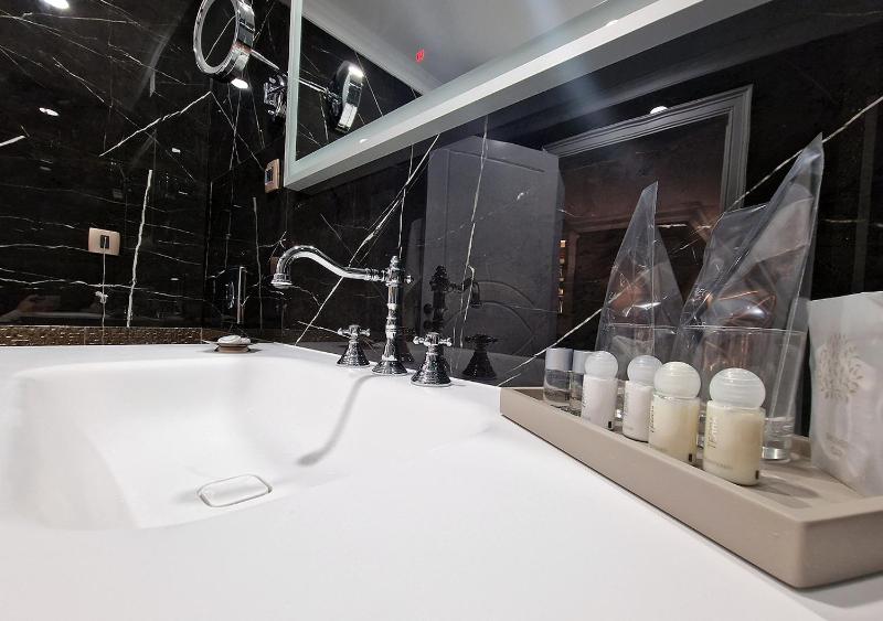 Deluxe Junior Suite image 3
