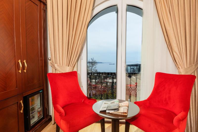 Corner Suite image 3