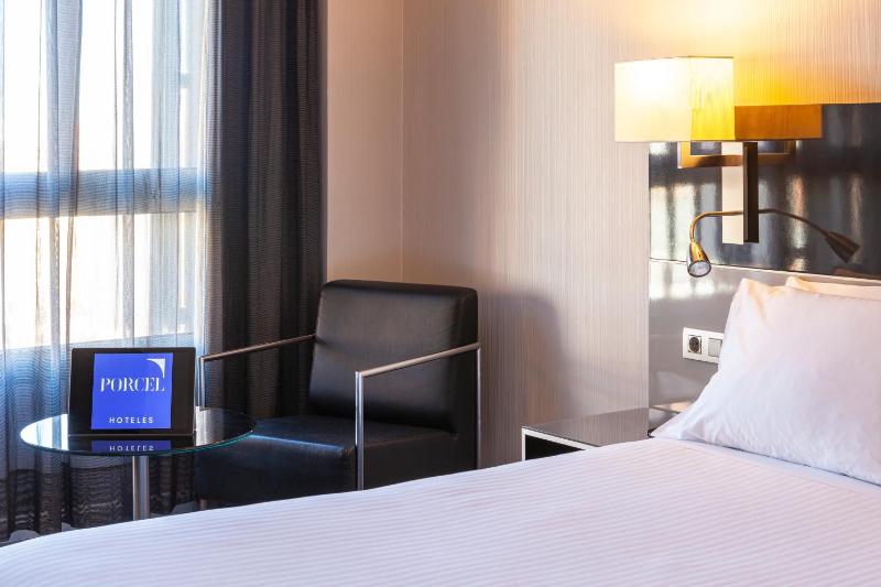 Double room, Guest room, 1 King image 3