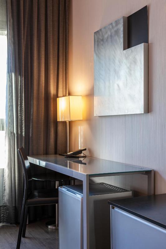 Double room, Guest room, 1 King image 2